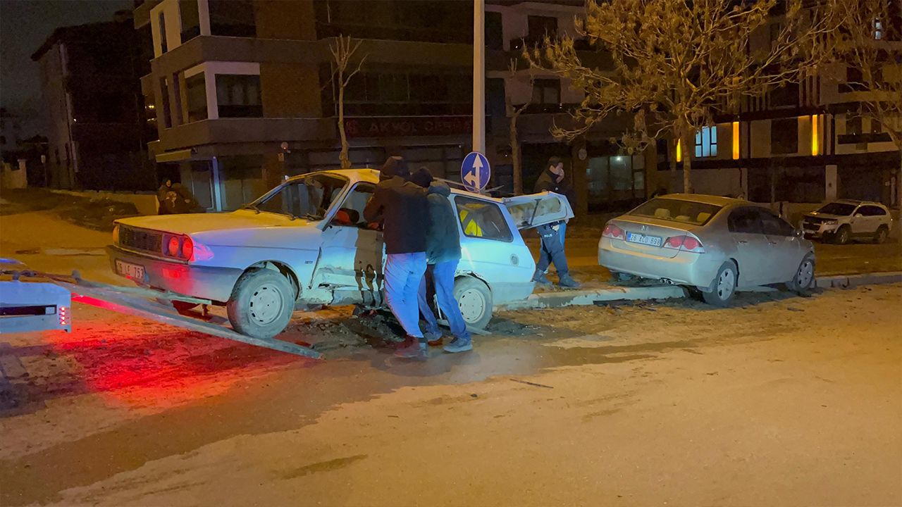Eskişehir’de Emek Mahallesi’nde Feci Kaza 4 Yaralı