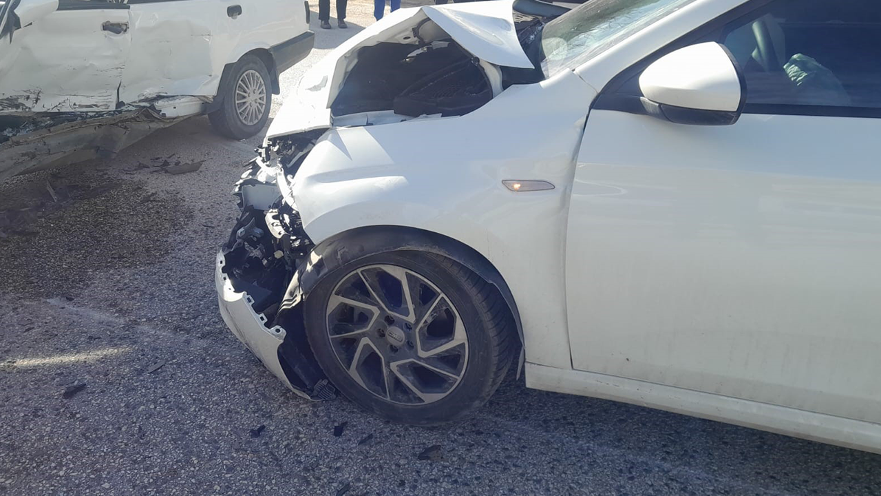 Feci̇ Çarpişmada Araçlarda Hasar Meydana Geldi̇