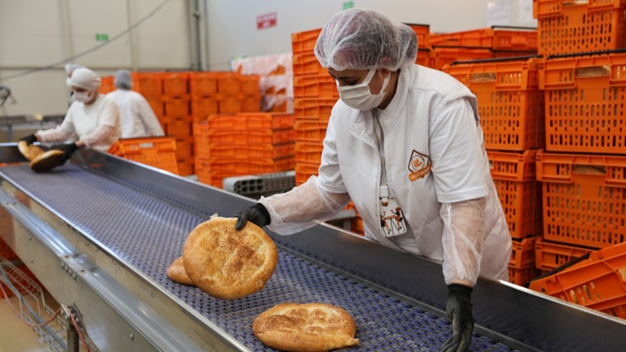 Halk Ekmek Tesisilerinde Hijyenik Şekilde Üretimler Devam Ediyor