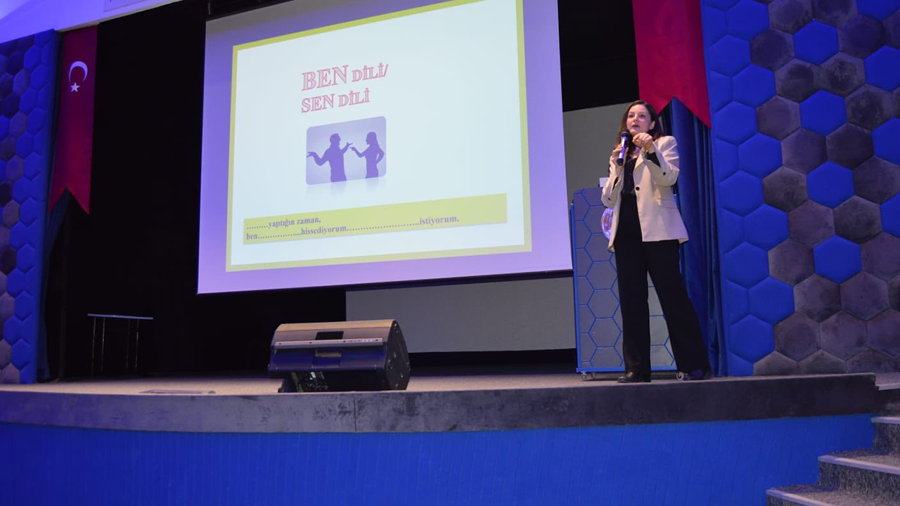 Hükümlülere Yöneli̇k İleti̇şi̇m Eği̇ti̇mi̇ Veri̇ldi̇