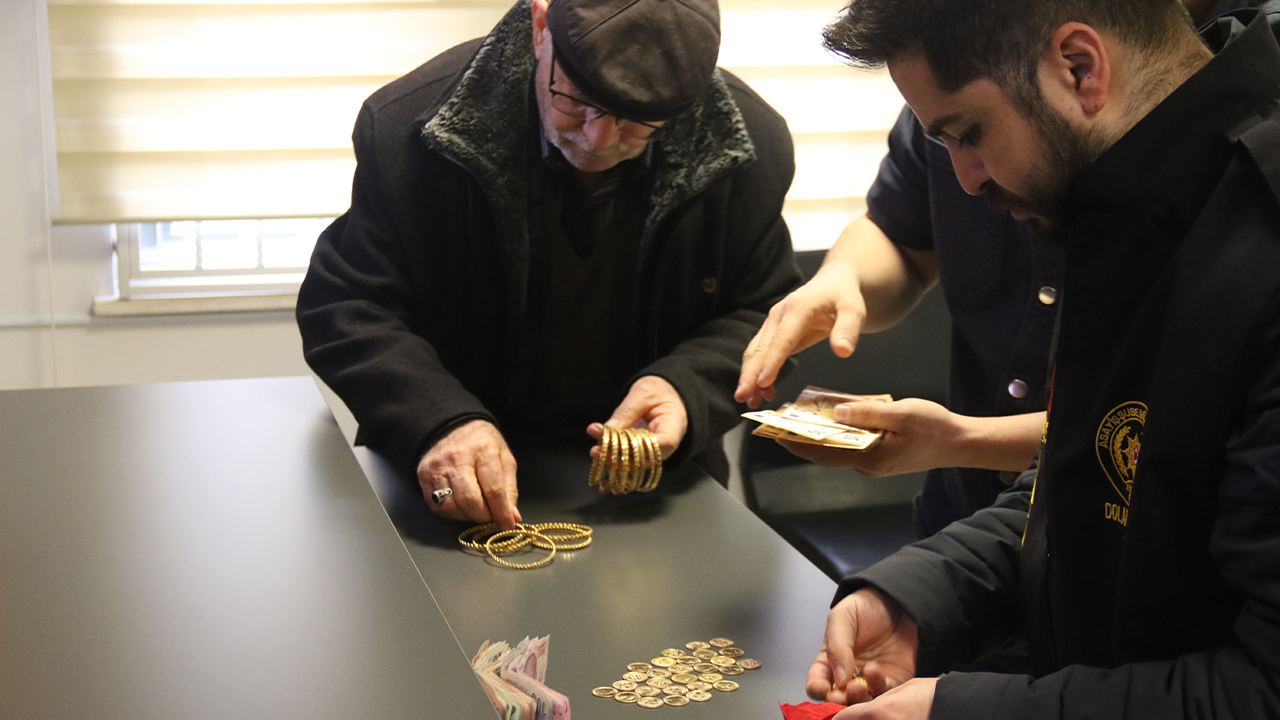 Kaptırdığı Ziynet Eşaları Ve Paralar Teslim Edildi