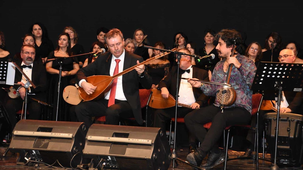 Konserde Usta İsi̇mler Sahne Aldi