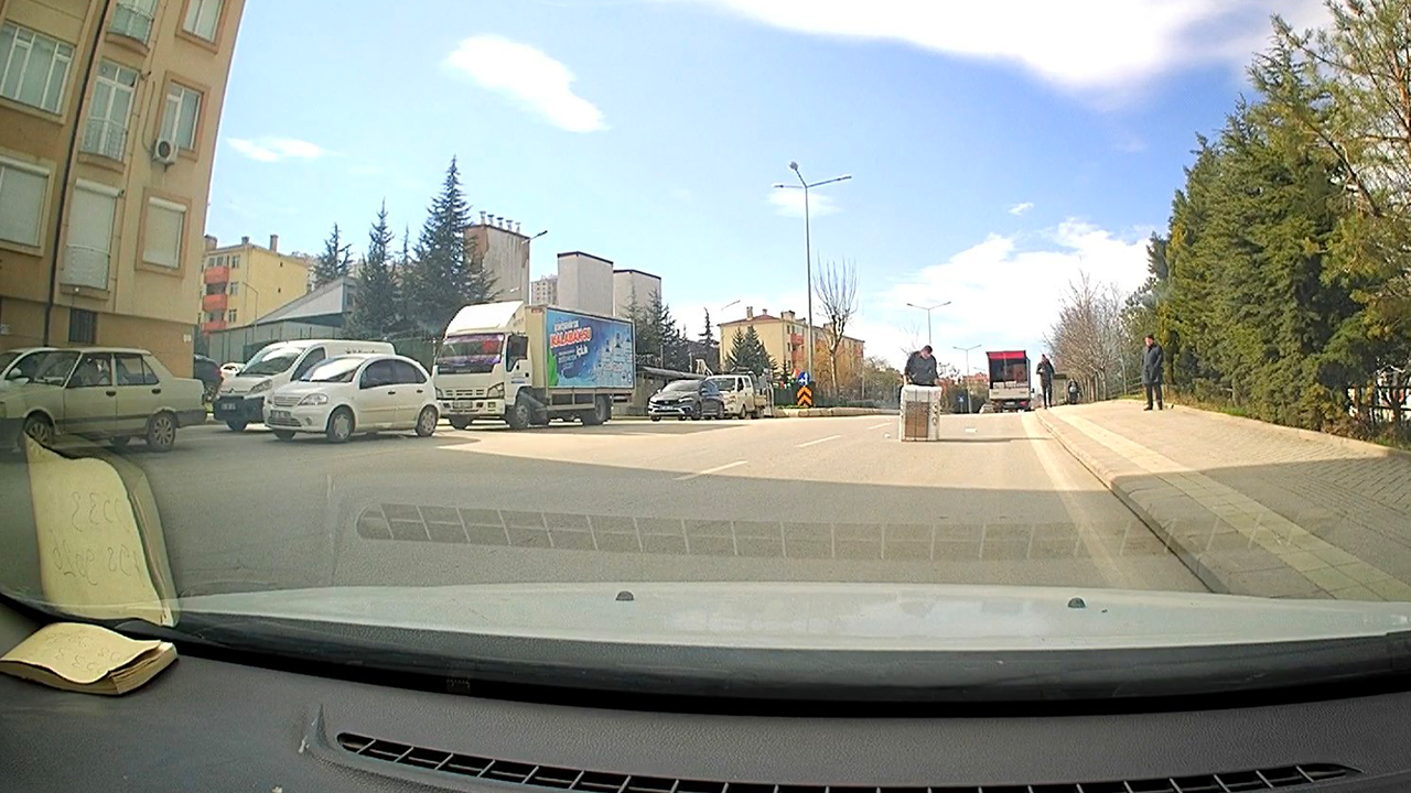 O Anlar Araç Kamerasina Sani̇ye Sani̇ye Yansidi