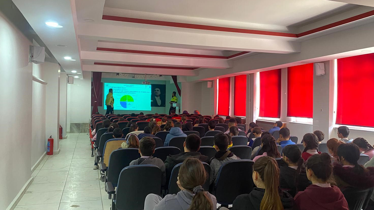 Öğrencilere Erken Yaşlarda Trafik Bilinci Aşılandı