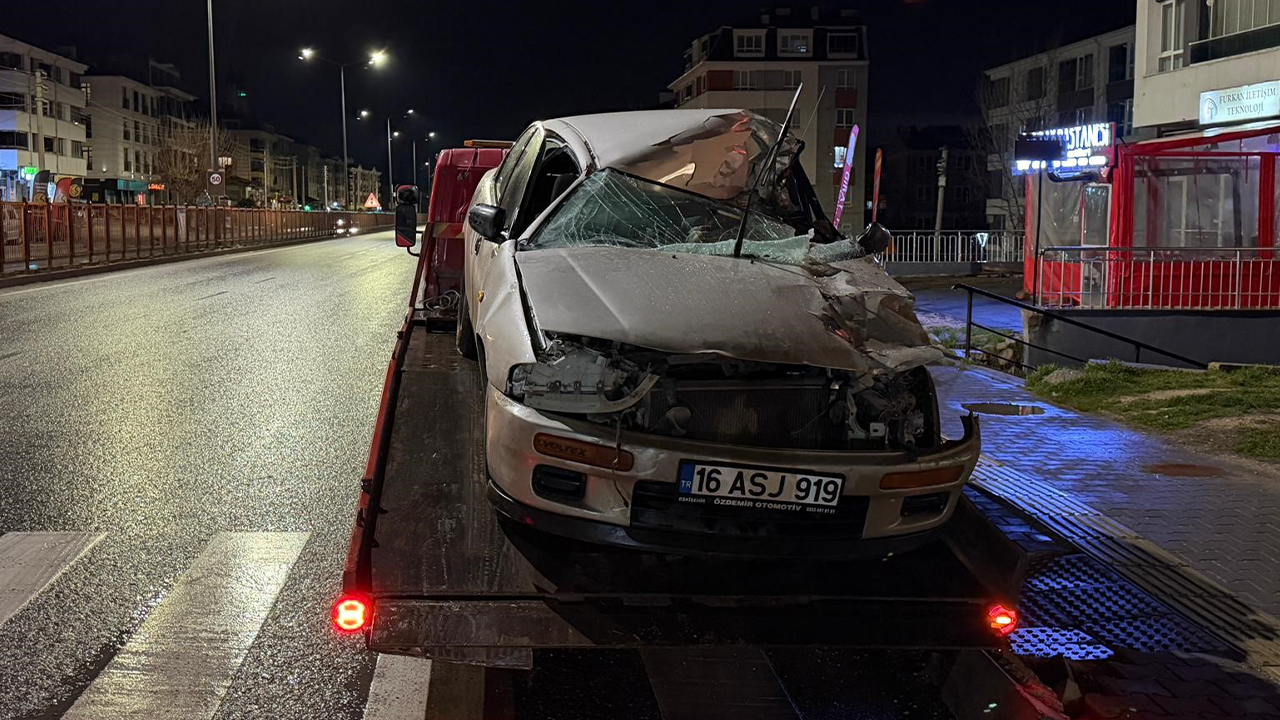 Otomobil Büyük Çaplı Hasar Aldı