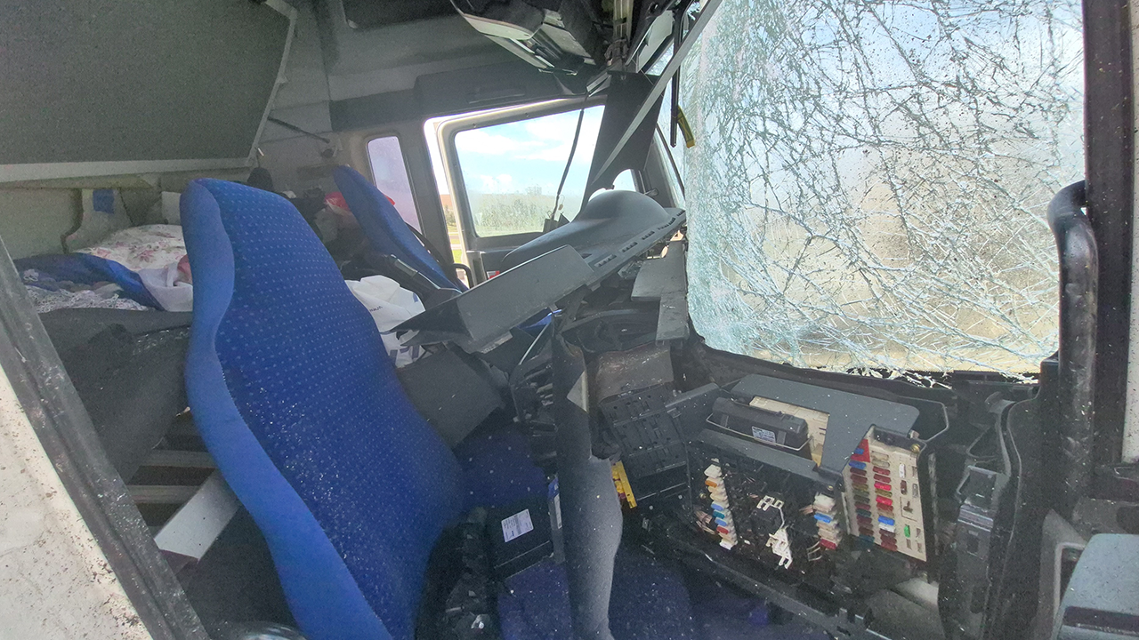 Sürücü Araçta Sıkıştı