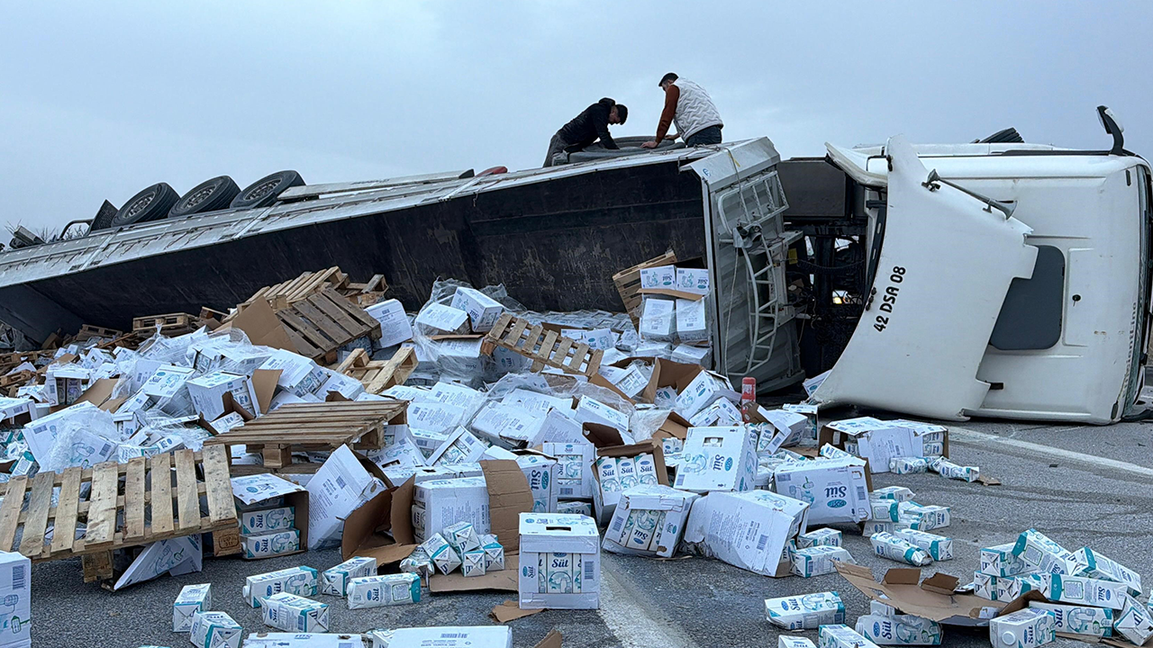 Tonlarca Süt Yola Savruldu