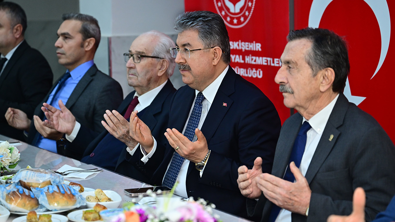 Vali Yılmaz Huzurevi Sakinleriyle Akşam Yemeğinde Buluştu