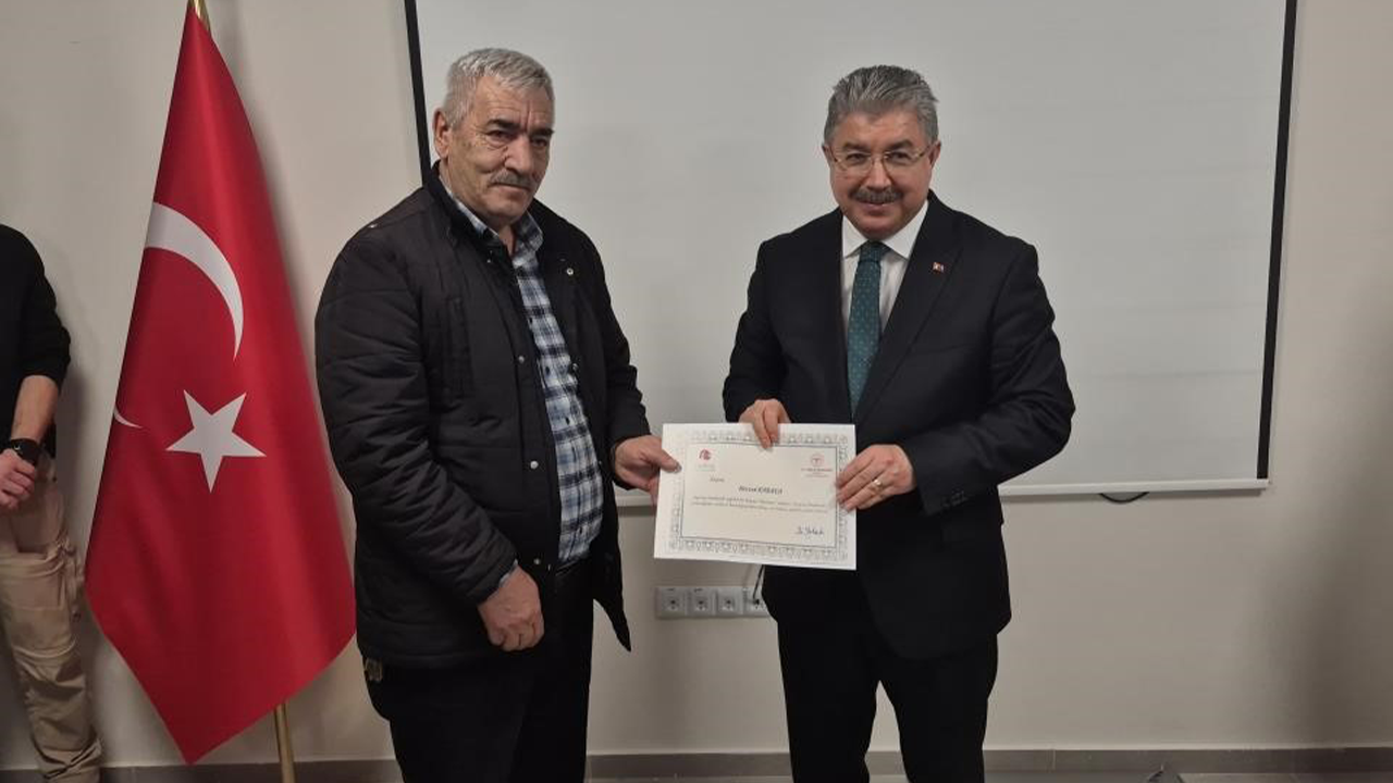 Vali Yılmaz'dan Teşekkür Belgesi Aldı