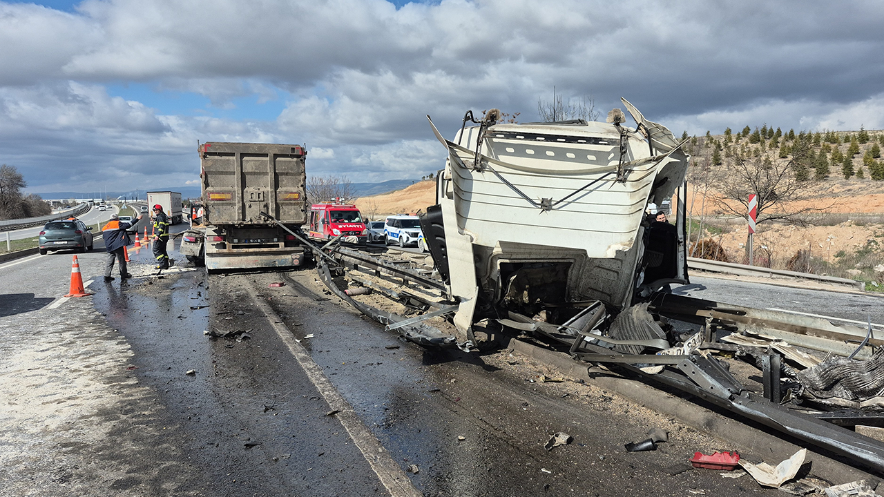 Yol Kaza Sonucu Savaş Alanına Döndü