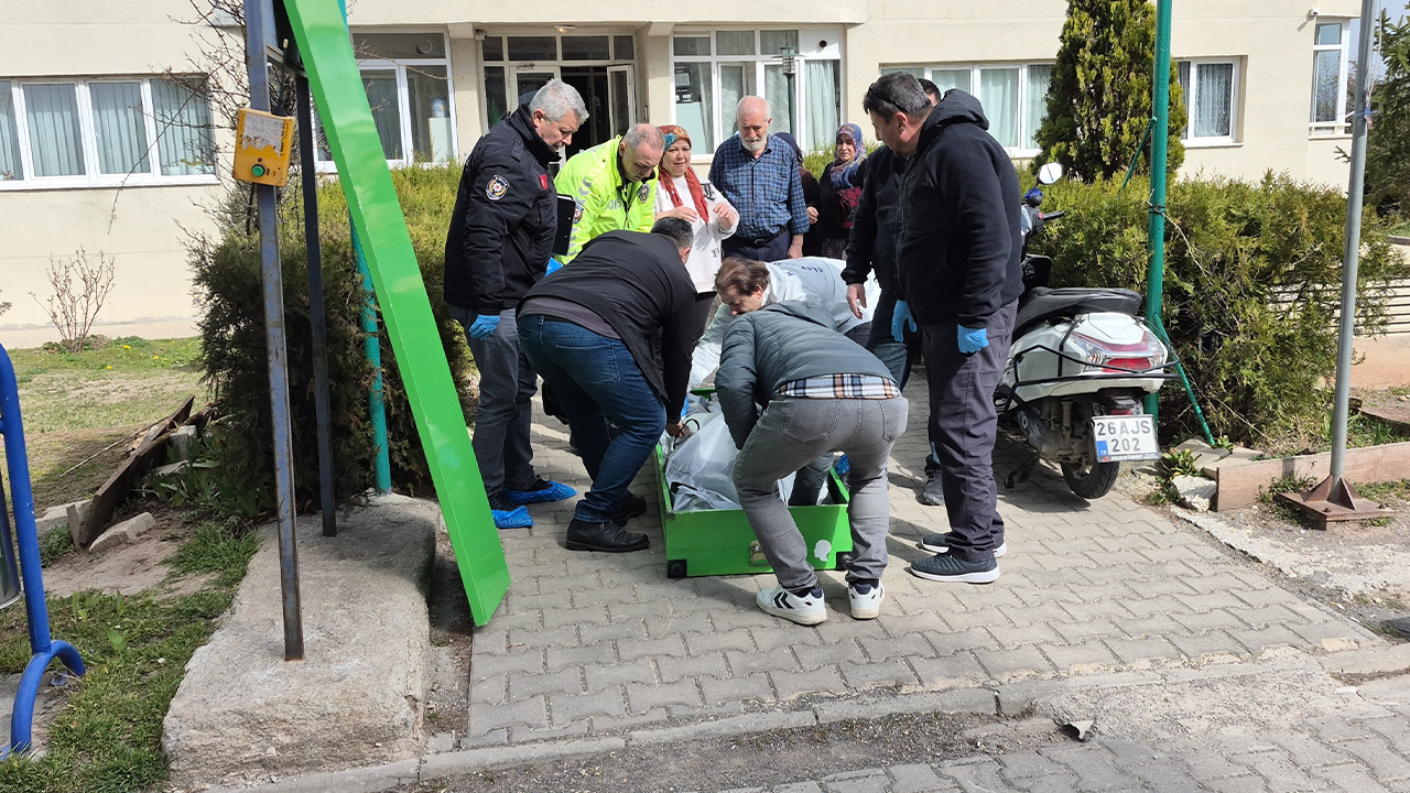 79 Yaşındaki Kadın Evinde Ölü Bulundu