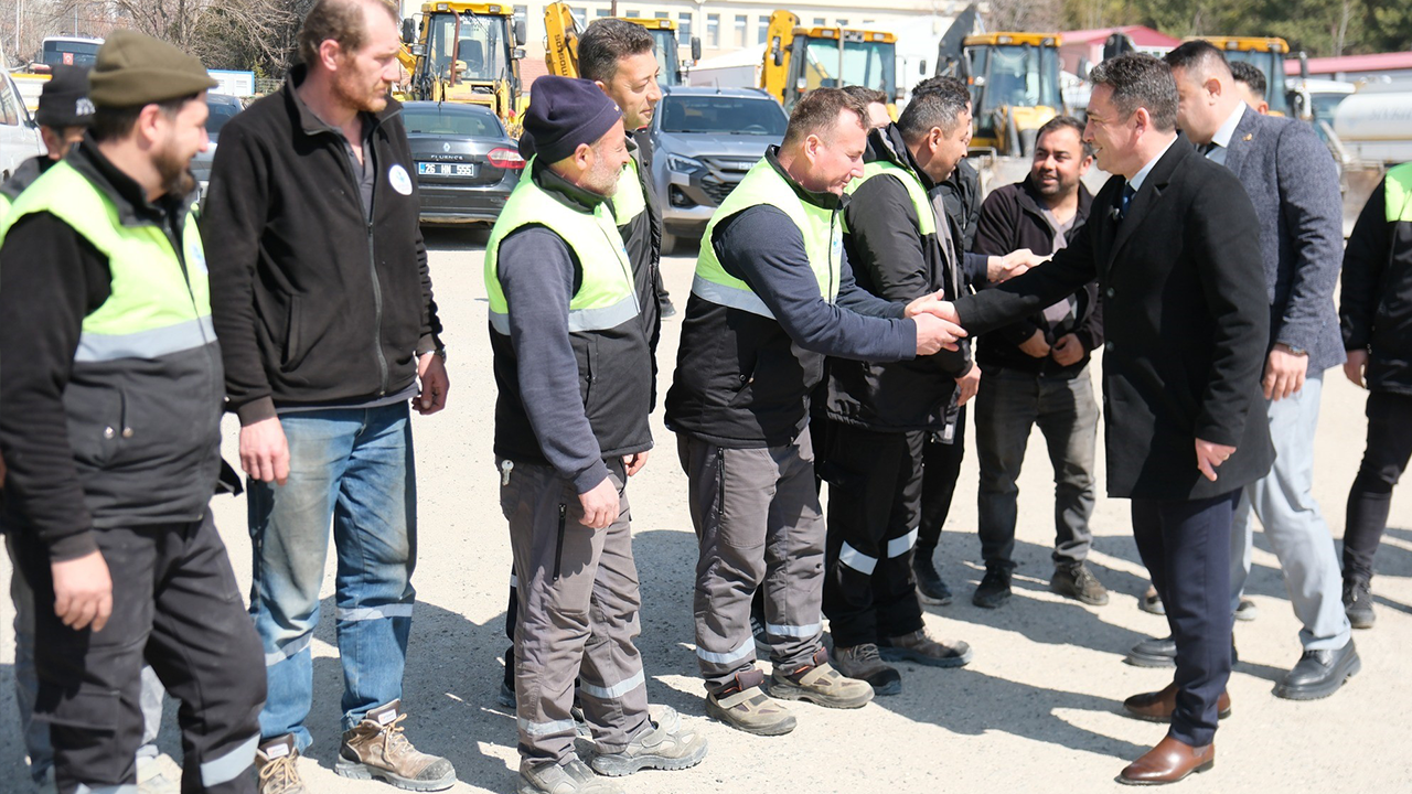 Başkan Dökmeci Ramazan Bayramı Öncesi Personelle Bayramlaştı