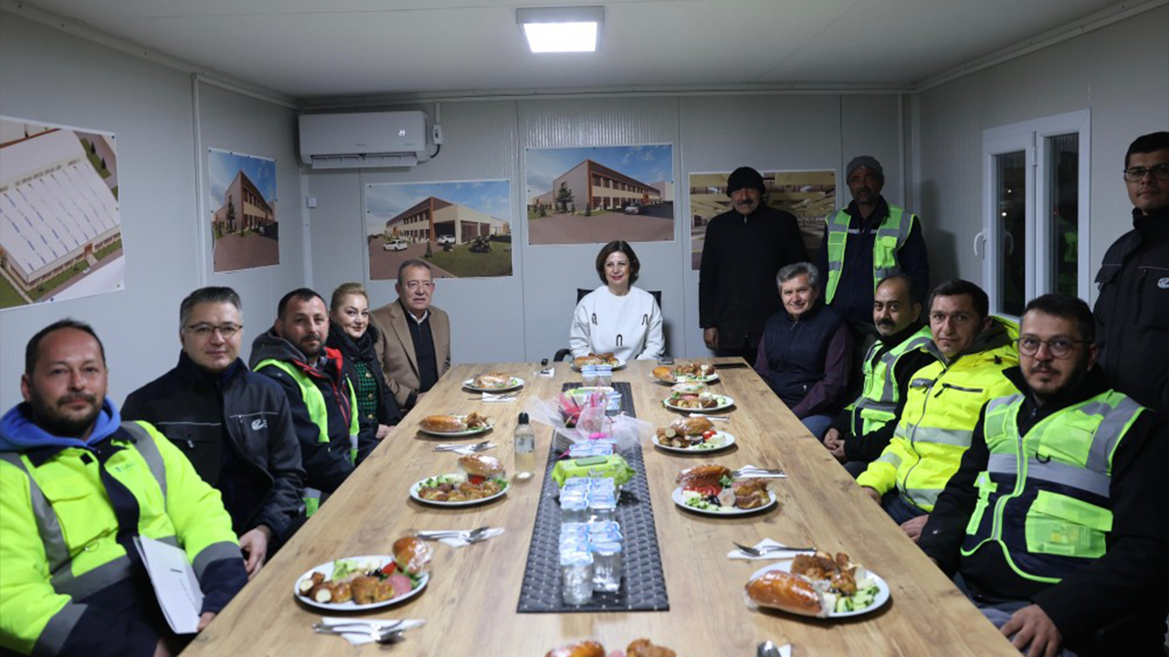 Başkan Ünlüce Işçilerle Sahur Yaptı