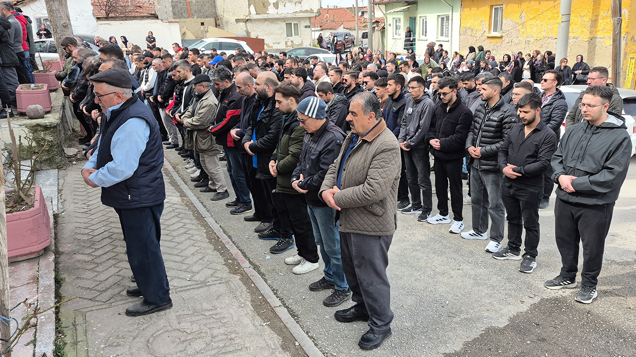 Birçok Kişi Cenaze Törenine Katıldı
