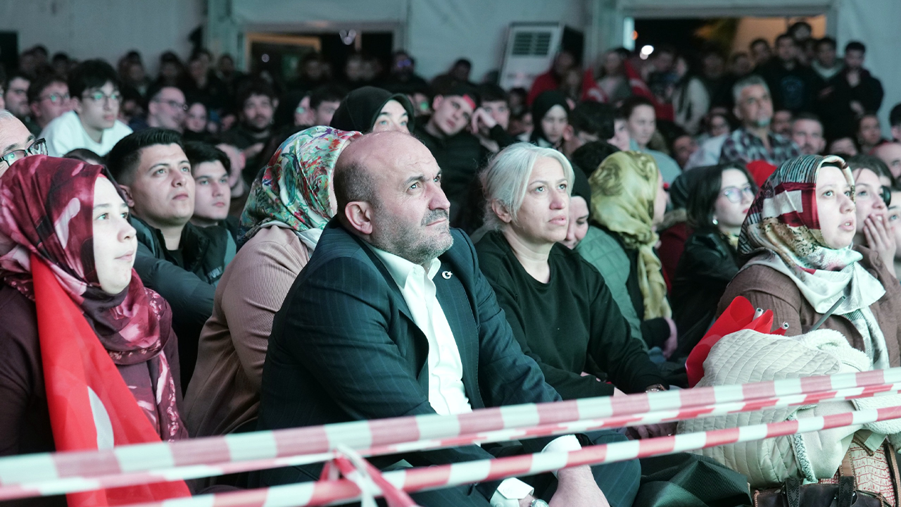 Birçok Vatandaş Maçı Dev Ekranda Takip Etti