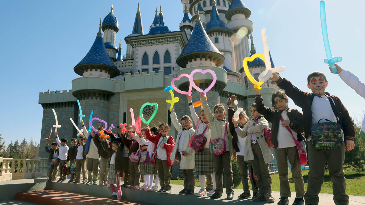 Çocukların Ve Her Yaştan Ziyaretçilerin Ilgisini Çekiyor