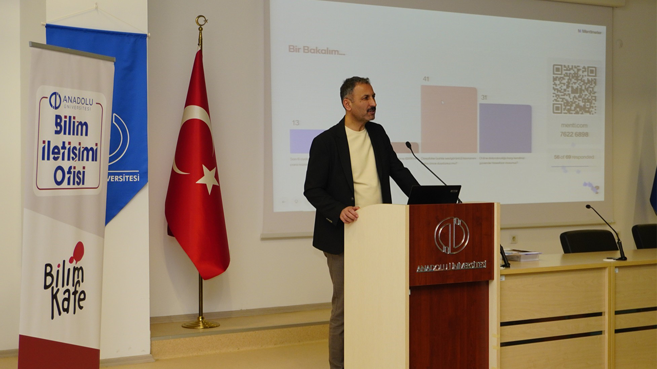 Doç. Dr. Özer Çeli̇k