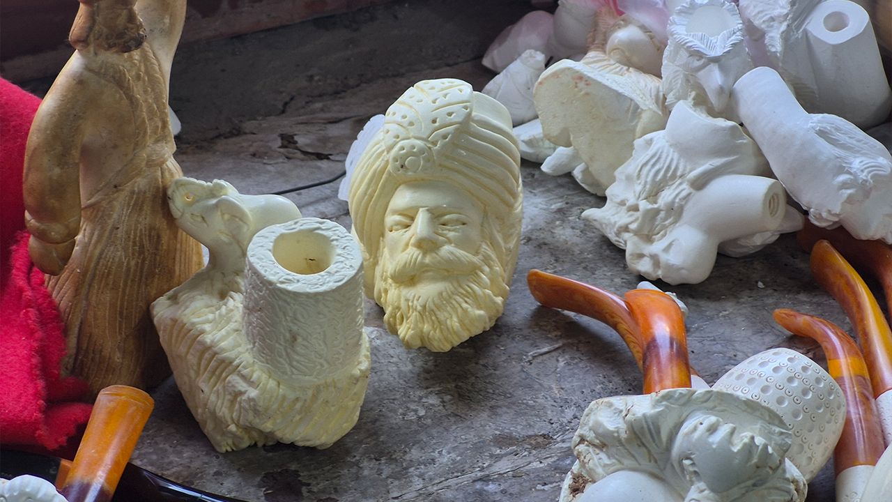 Emekli Olmasına Rağmen Lületaşı Ustalığına Devam Ediyor