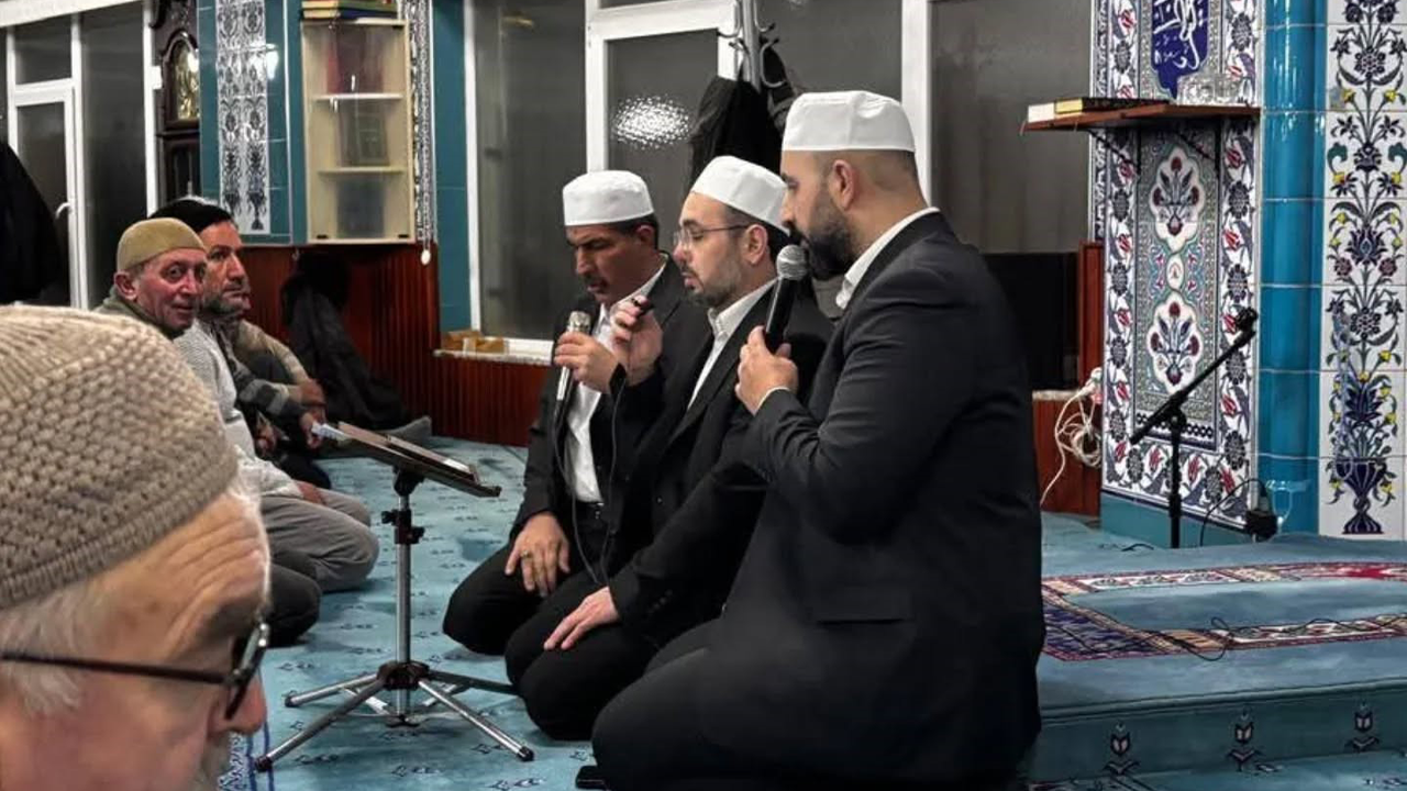 Enderun Usulü Teravih Namazları Devam Ediyor