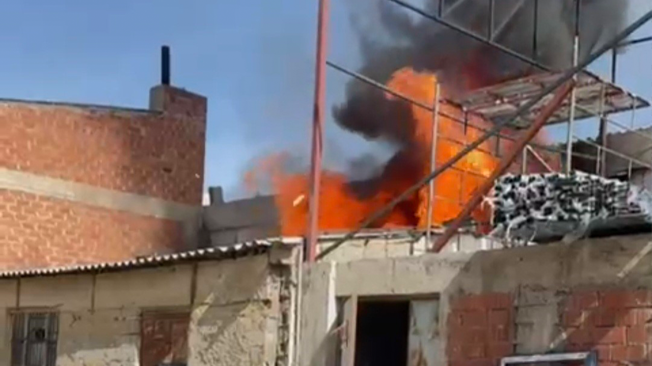 Eskişehir'de Mobilya Deposunda Yangın