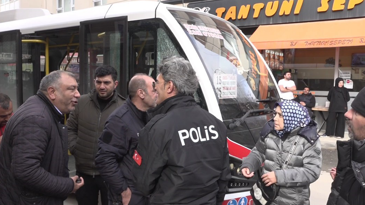 Kaza Sonrası Traflar Arasında Sözlü Tartışma Çıktı