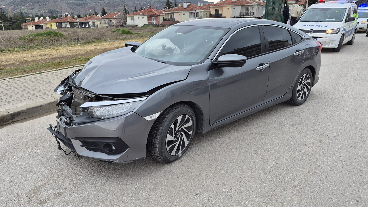 Kazada Her Iki Araçt Da Hasar Oluştu