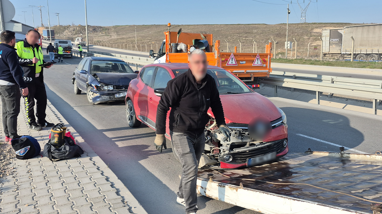 Kazaya Karışan Arçlar Çekici Yardımıyla Kaldırıldı