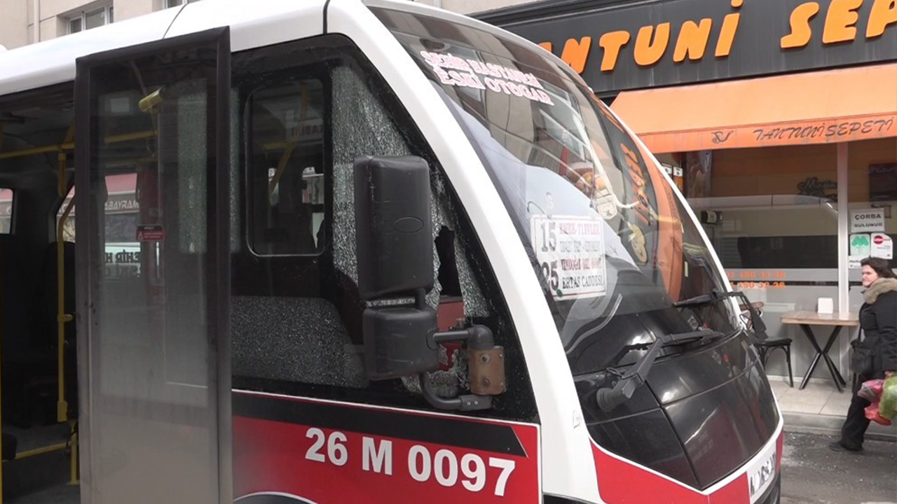 Kazaya Karışan Mibüsün Camı Kırıldı