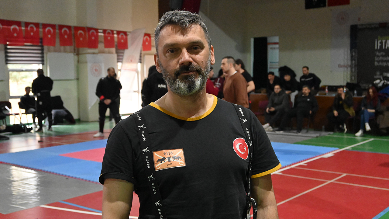 eğitmen Konstanti̇n Horkel