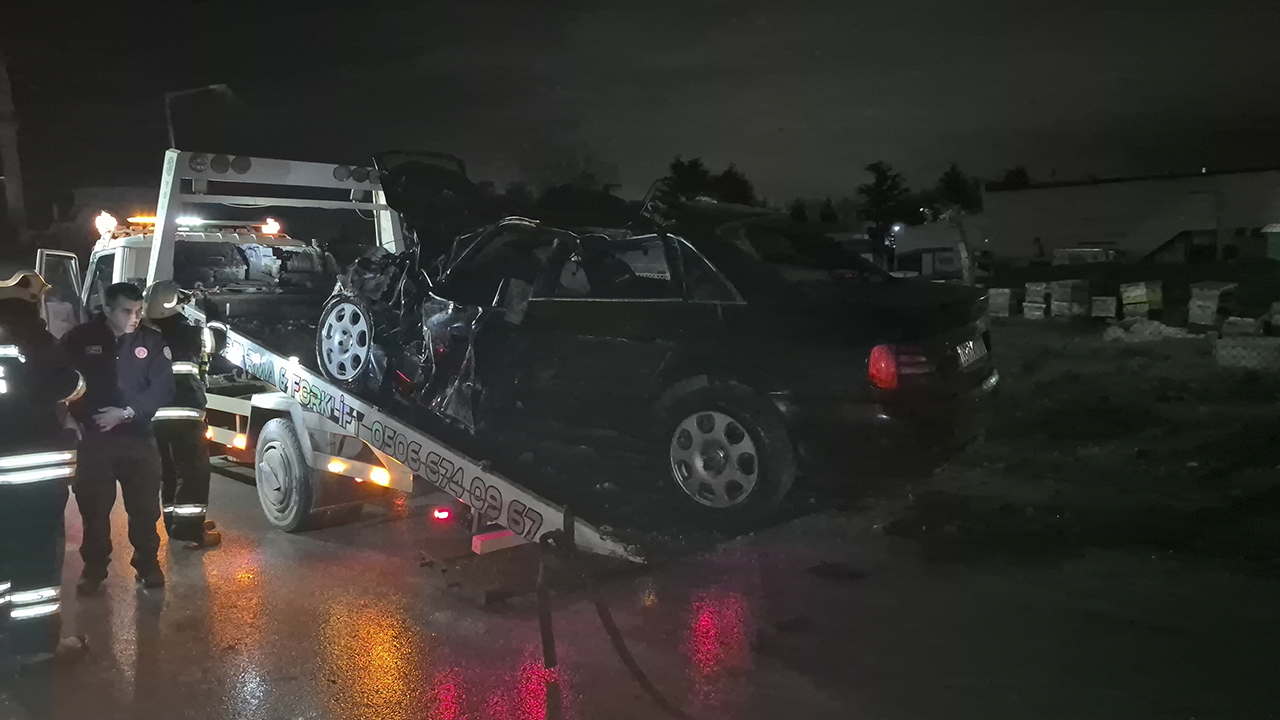 Kurtarma Aracının Üzerinde Alev Aldı