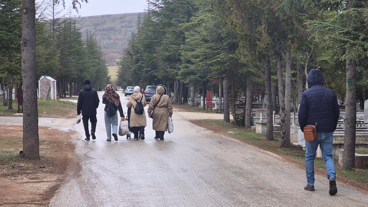 Mezarlıklarda Bayram Ziyaretleri Başladı