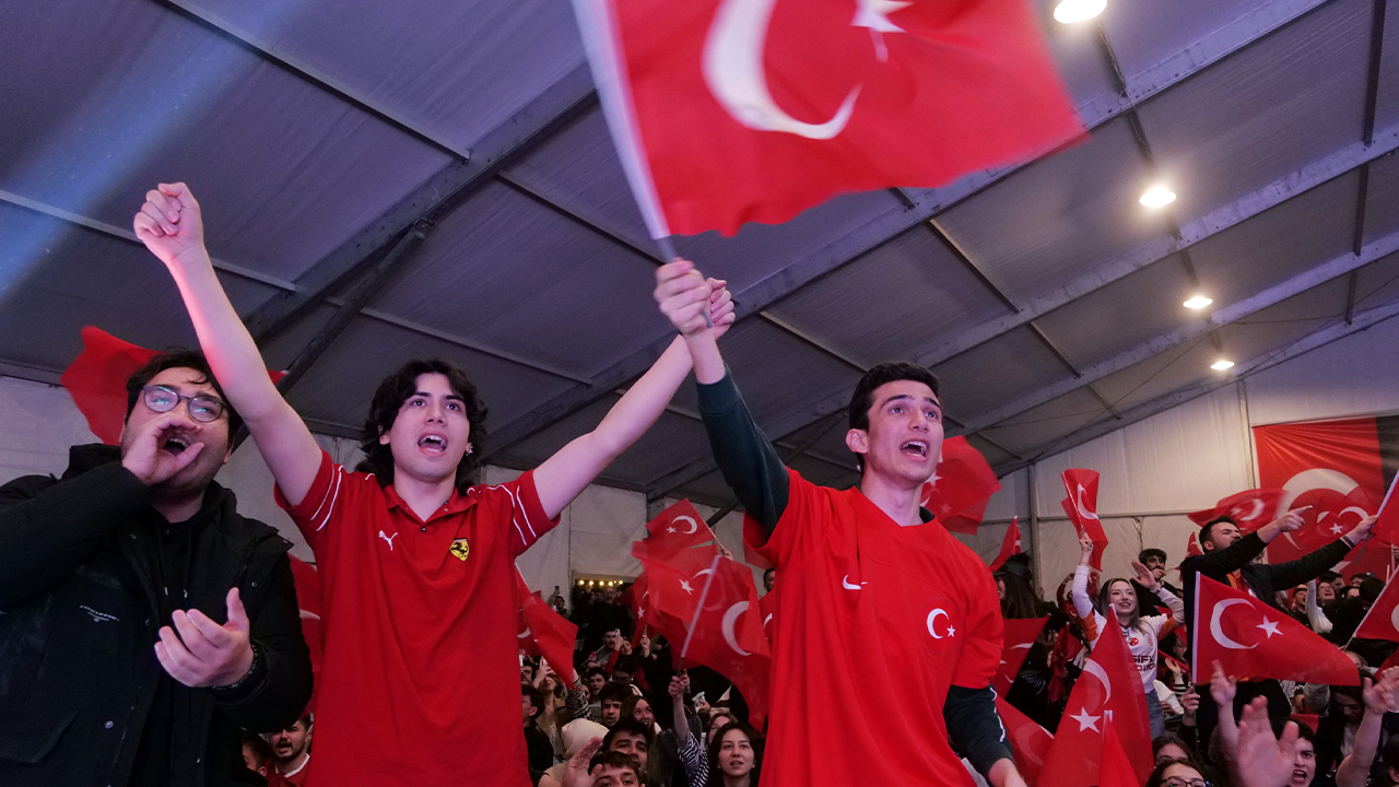 Milli Maç Coşkusu Her Yeri Sardı