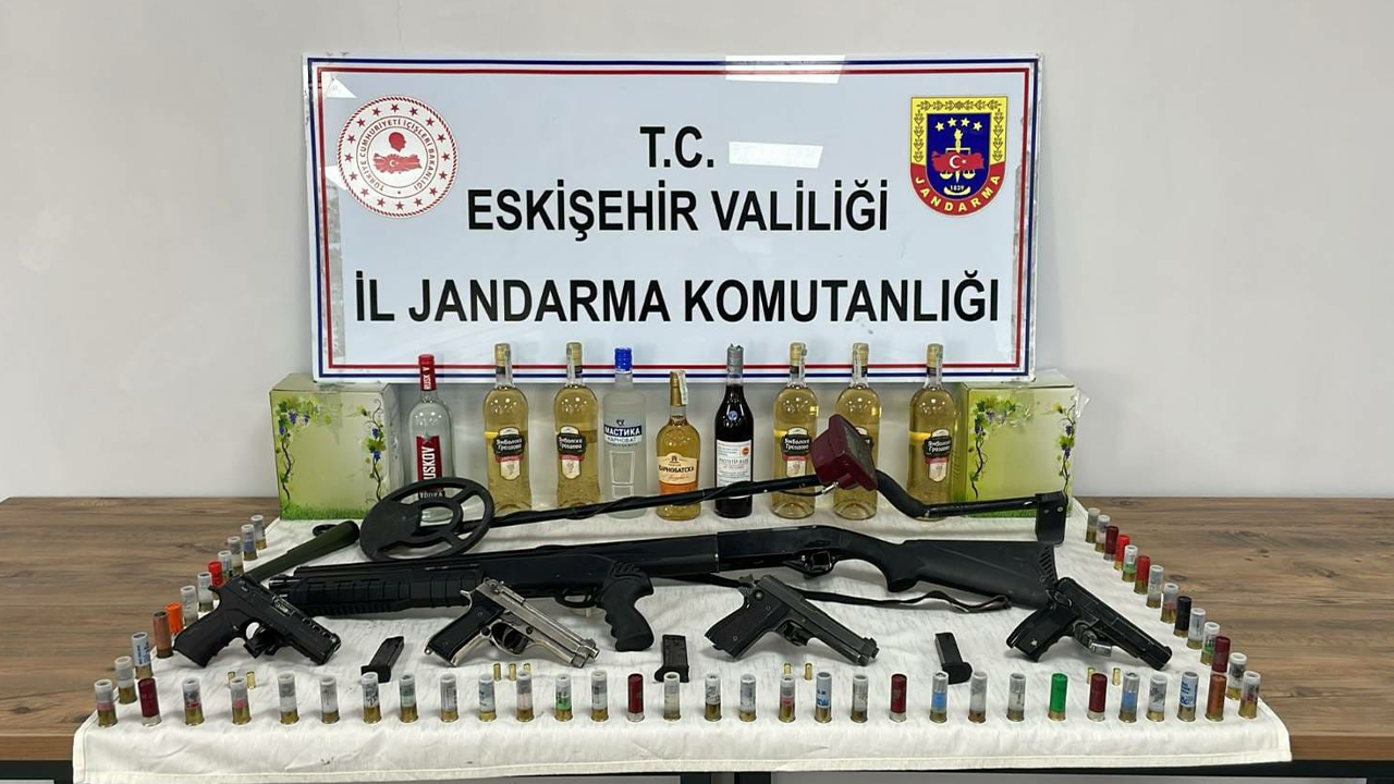 Operasyonda Çok Sayıda Suç Unsuru Ve Mühimmat Ele Geçirildi