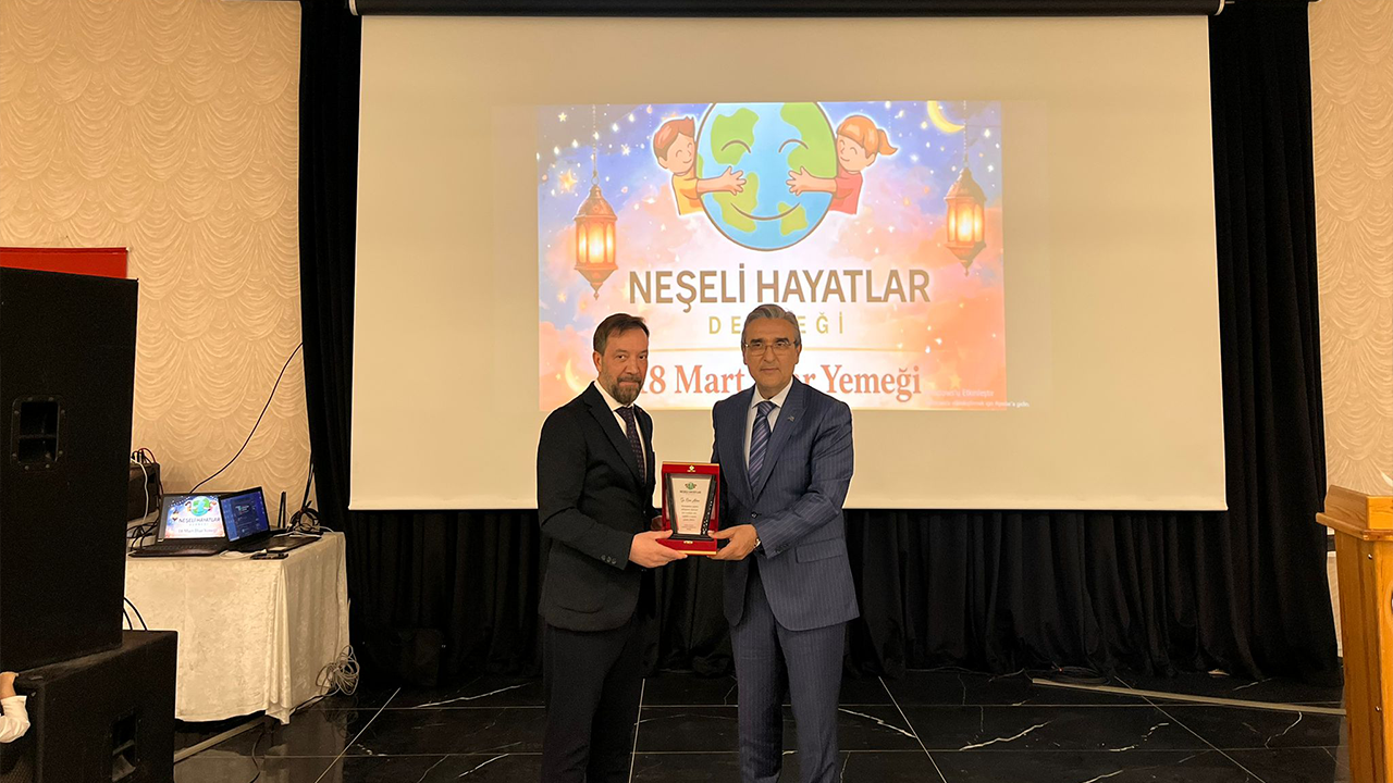 Programda Plaket Takdimi Gerçekleşti