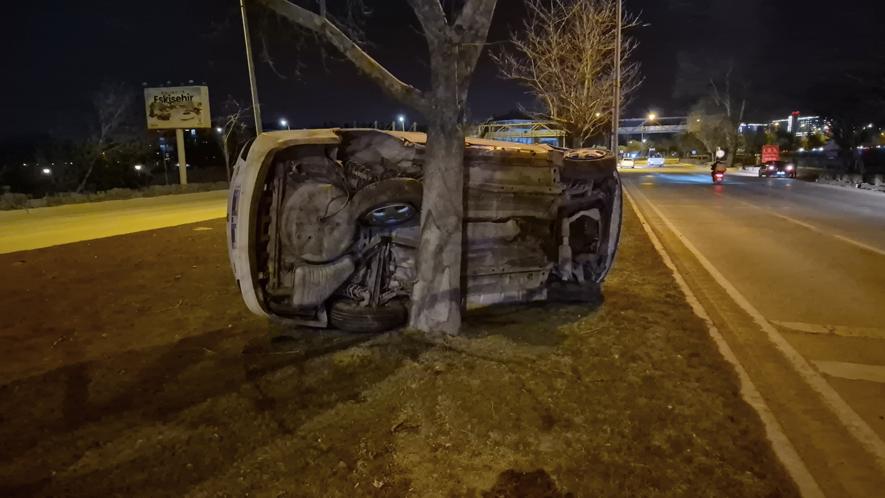 Refüje Giren Araç Yan Yattı