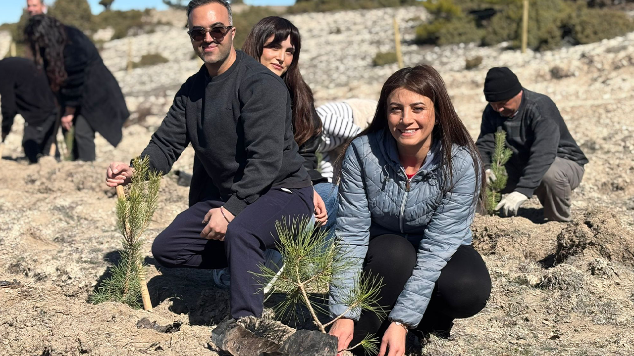 Sağlık Çalışanları Fidanları Toprakla Buluşturdu