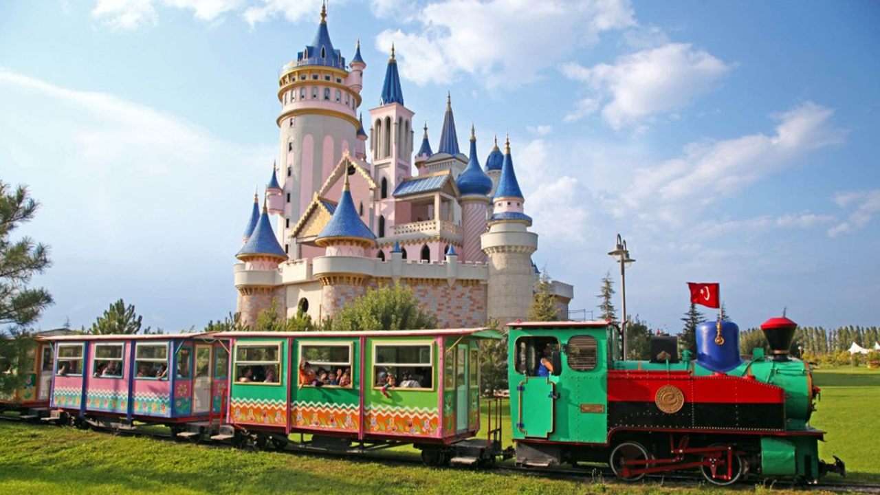 Sazova Bilim Kültür Ve Sanat Parkı Masal Şatosu