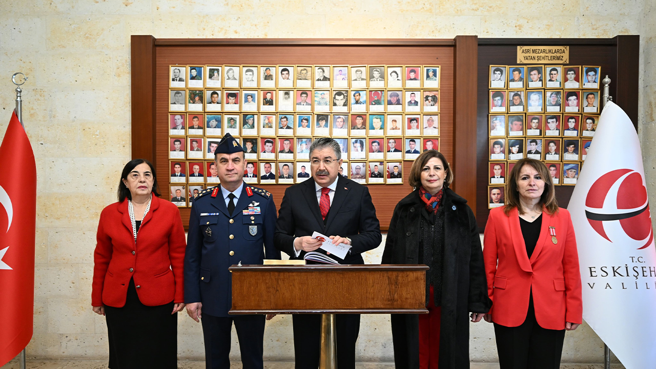 Şehitlik Defteri Imzalandı