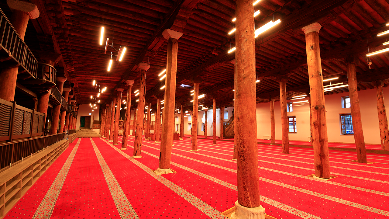 Sivrihisar Ulu Cami Eşsiz Mimarisiyle Dikkat Çekiyor