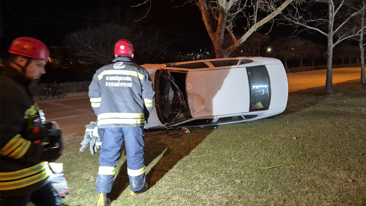 Sürücü Sıkıştığı Yerden Yaralı Olarak Kurtarıldı