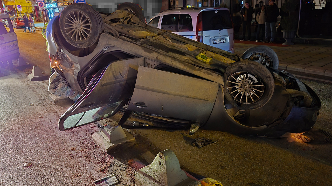 Takla Atan Araç Kaza Sebebiyle Kullanılamaz Hale Geldi