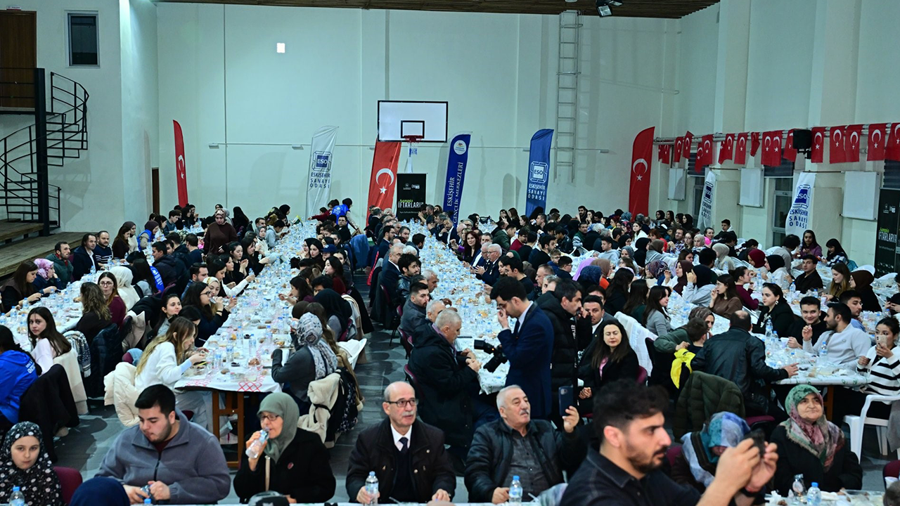 Vali Yılmaz Eso Iftarında Öğrencilerle Bir Araya Geldi