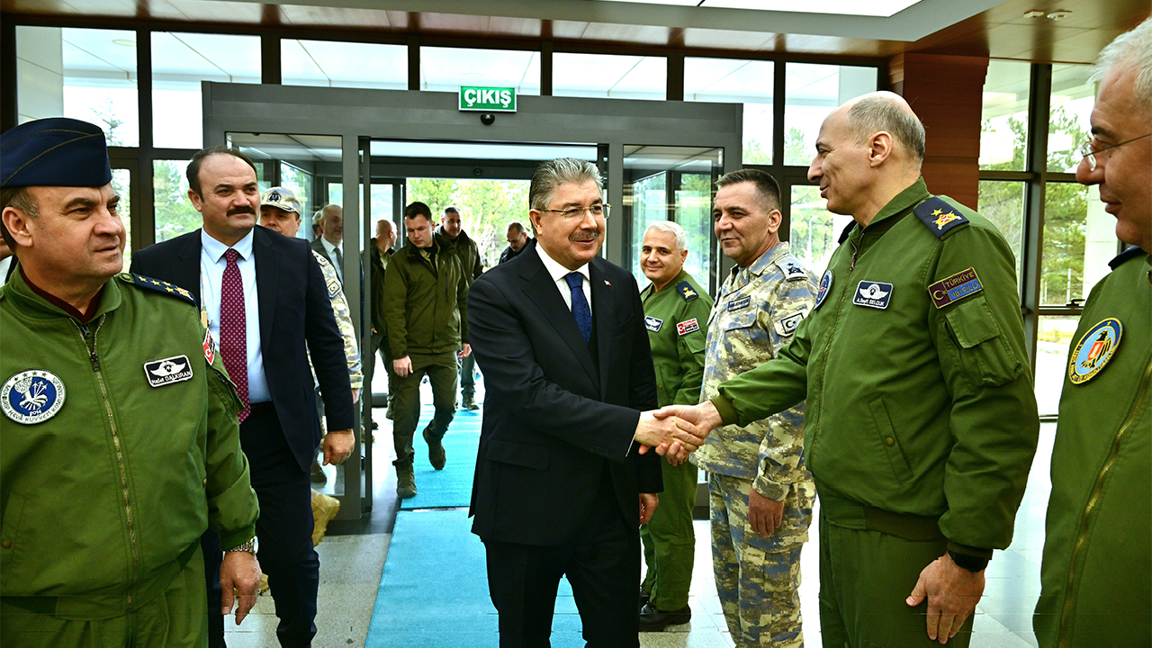 Vali Yılmaz Komutanlarla Bayramlaştı