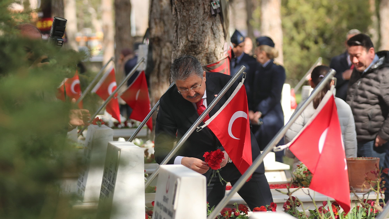 Vali Yılmaz Şehit Kabirlerini Tek Tek Ziyaret Etti