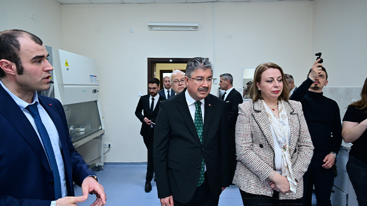 Vali Yılmaz Ve Eşi Şenay Yılmaz Yerinde Incelemelerde Bulundu