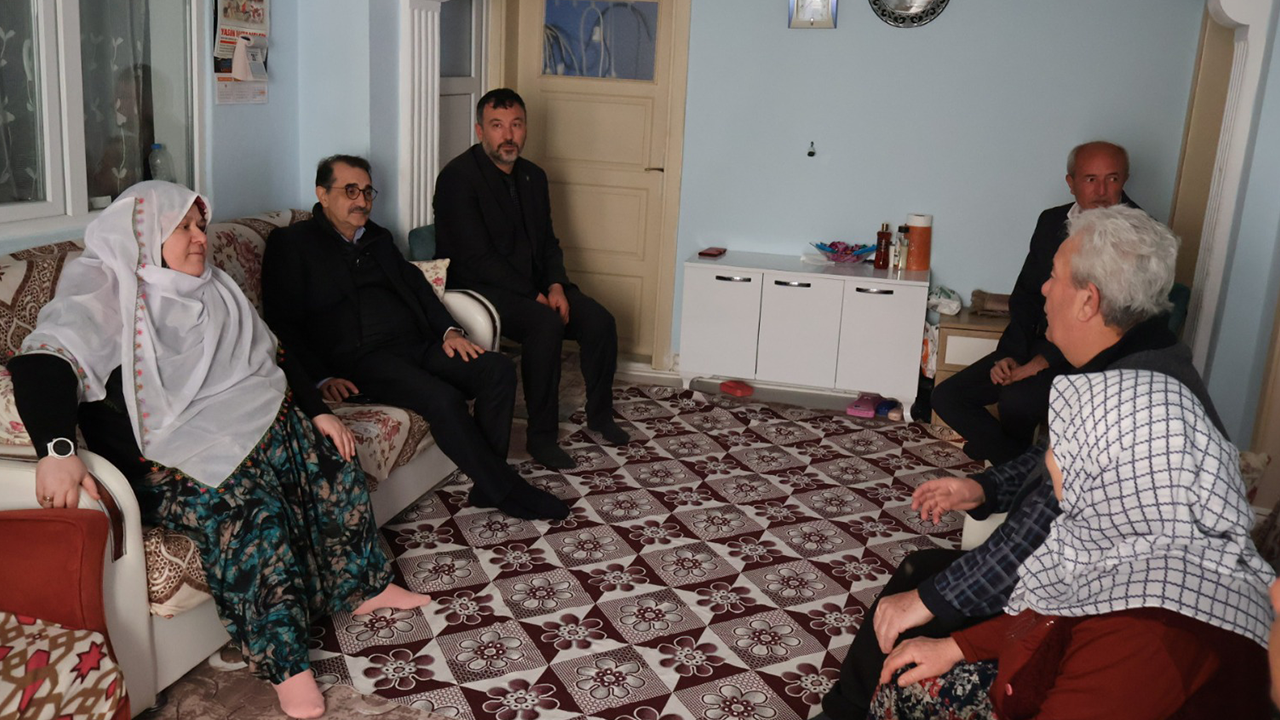 Vekil Dönmez Ilçede Vatandaşlarla Buluştu