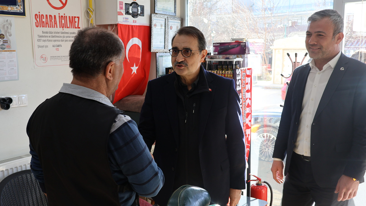 Vekil Dönmez Ilçelede Esnaf Ve Vatandaşlarla Buluştu