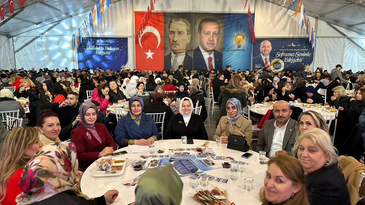 Veki̇l Gürcan İftar Programinda Kadinlarla Buluştu