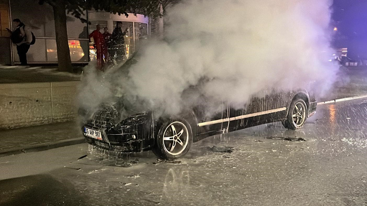 Yanan Minibüs Güçlükle Söndürüldü