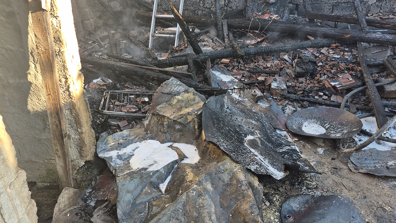 Yangın Bahçede Ufak Çaplı Hasra Neden Oldu